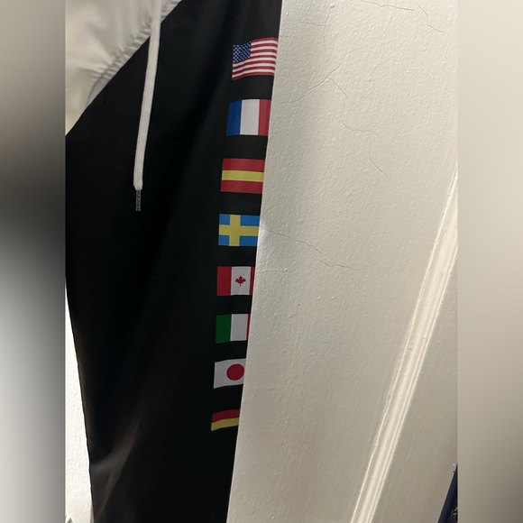 Windbreaker with NASA related graphics - Picture 2 of 2